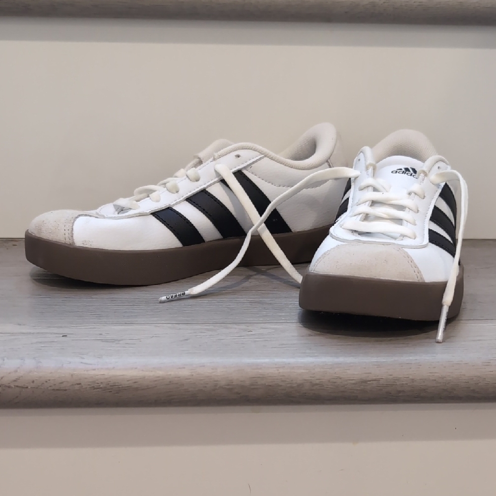Adidas Big Kid's Sneakers Sz 2